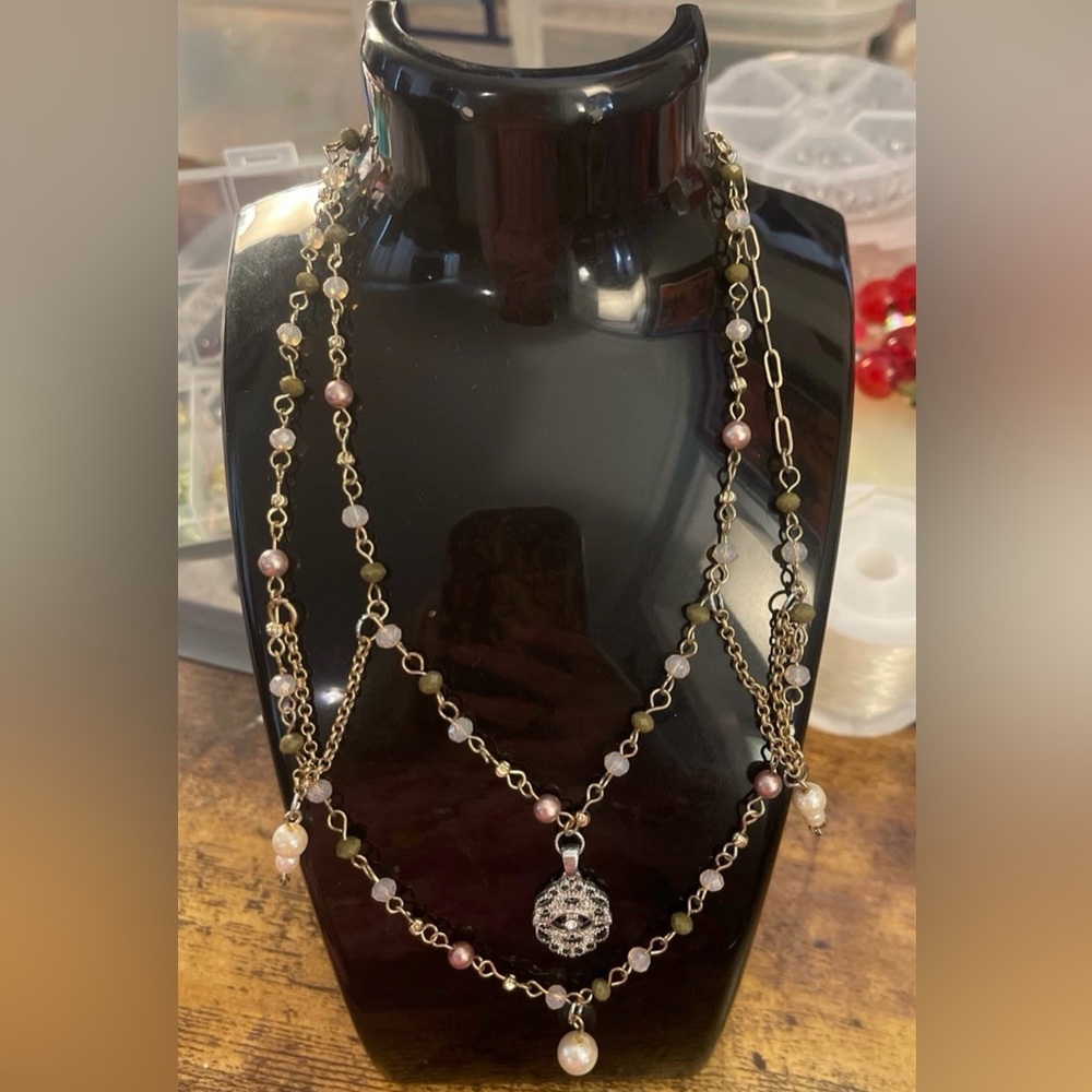 Elegant Multi-Layered Pearl Necklace/choker
